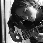 Profesor de guitarra clásica y eléctrica y composición de canciones